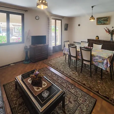 2 Bedroom Awesome In Casa vacanze