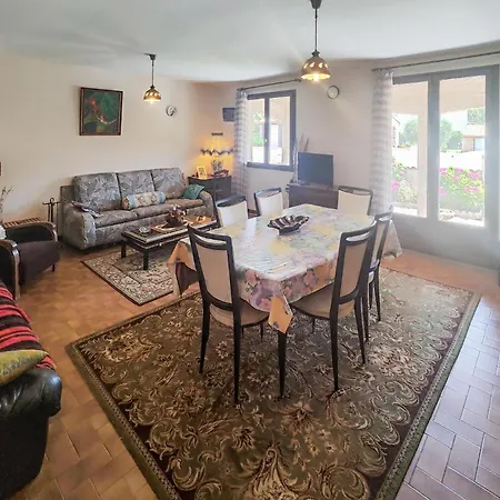 Casa vacanze 2 Bedroom Awesome In Marseillan (Herault)